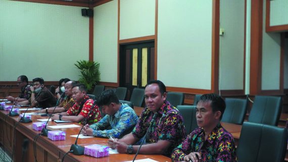 Penentapan Status Gunung Lolokng  Barong Tongkok Belum Ada Titik Temu.