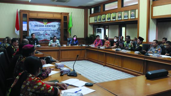 Pemberian Bantuan Pangan Pemerintah Upaya Menanggulangi Krisis Pangan Di Kutai Barat