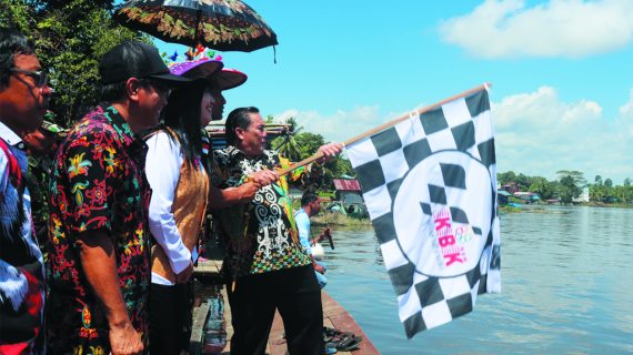 Bupati Kutai Barat FX. Yapan Hadiri Festival Danau Kelumpang 2023
