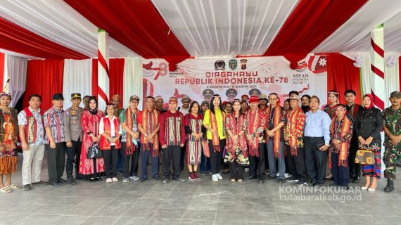 Asisten Administrasi Umum Secara Resmi Membuka Festival Tanjung Isuy