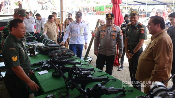 Bupati Kutai Barat FX. Yapan Buka Pameran Alutsista TNI-AD Kodim 0912 KBR