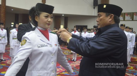 Bupati Kutai Barat FX Yapan Kukuhkan 46 Anggota Paskibraka Kabupaten Kutai Barat 2023