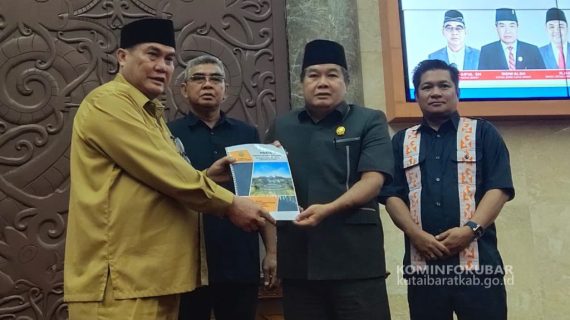 Bupati Kutai Barat Sampaikan Nota Pengantar Raperda Perubahan Tahun Anggaran 2023