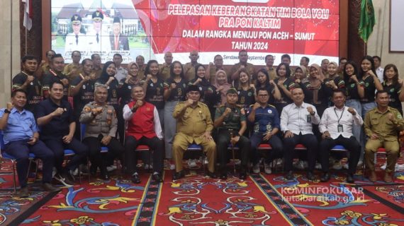 Bupati Kutai Barat Melepas keberangkatan Tim Atlet Bola Voli Indoor