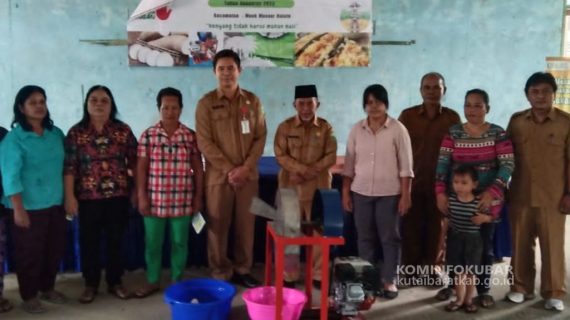 Guna Mengolah Bahan Pangan Alternatif, Pemkab Kutai Barat Serahkan 22 Unit Mesin Sawut Singkong
