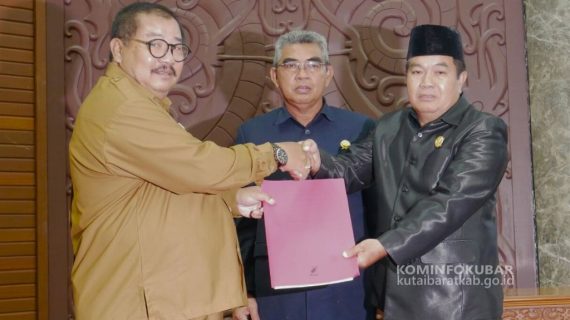 Pemerintah Kabupaten Kutai Barat Sampaikan Jawaban Pemerintah Terhadap Pandangan Umum Fraksi Tentang Raperda Perubahan APBD Tahun 2023