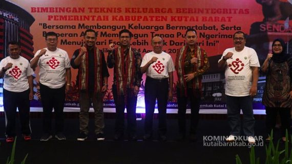 Wujudkan Pemerintahan Yang Berintegritas, Wakil Bupati Kutai Barat Buka Bimtek Keluarga Bertintegritas