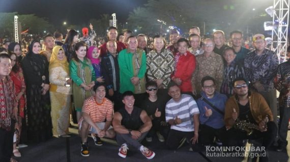 Hiburan Rakyat Pada Hari Ulang Tahun (HUT) Ke -24 Kabupaten Kutai Barat Disambut Antusias