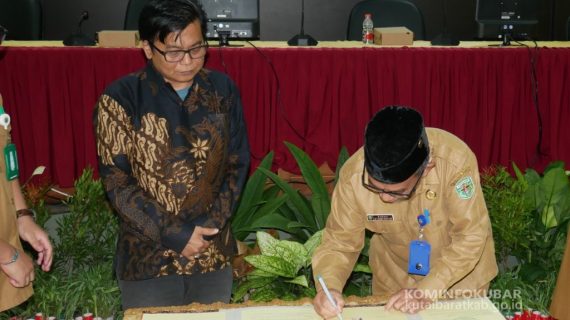 Pemerintah Kutai Barat Menandatangani Kerjasama Pengelolaan SDA Berbasis Masyarakat Secara Berkelanjutan Dengan Yayasan KBCF