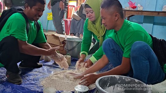 Tingkatkan Hasil Produksi Peternakan, Dinas Pertanian Kabupaten Kutai Barat Gelar Pelatihan Pembuatan Pakan Ternak Berkualitas