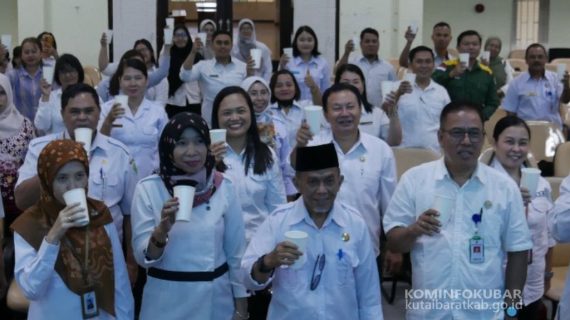 Pemkab Kubar Bersama Balai Besar Pom Menandatangani Komitmen Demi Sukseskan Program Nasional Pangan Aman, Pasar Pangan Aman Berbasis Komunitas Dan Pangan Jajanan Anak Sekolah (PJAS ) Aman