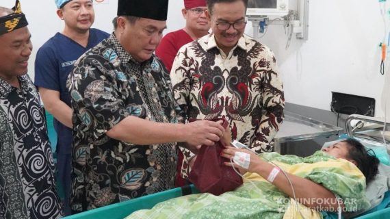 Bupati Kutai Barat Dampingi Kepala BKKBN Tinjau Pelayanan KB di RSUD HIS