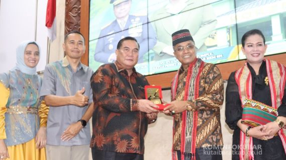 Bupati Kutai Barat Hadiri Malam Ramah Tamah Kunker Danrem 091/ASN