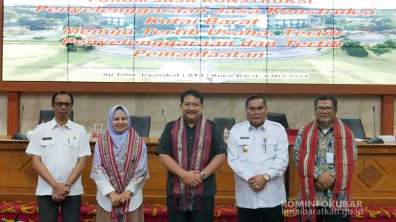 Menuju Tertib Usaha, Penyelenggaraan Dan Pemanfaatan. Bupati Kutai Barat Membuka Kegiatan Forum Jasa Konstruksi