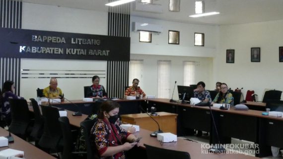 DP2KBP3A Kutai Barat Ikuti Rapat Terkait Penilaian Kabupaten Terhadap 8 Aksi Konvergensi Percepatan Penurunan Stunting Terintergrasi