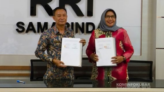 Penandatanganan MoU Diskominfo Kutai Barat dengan TVRI Kalimantan Timur dan RRI Samarinda Untuk Penyebaran Informasi Publik