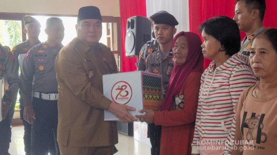 Peringati Hari Bhayangkara Ke-78, Bupati Kutai Barat Hadiri Penyerahan Bansos