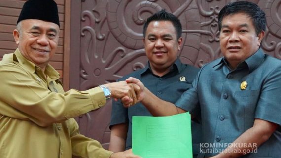 Wakil Bupati Kutai Barat Sampaikan Jawaban Pemerintah Terhadap Pandangan Umum Raperda RPJPD
