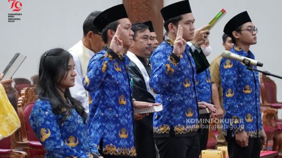 25 Pegawai ASN Kutai Barat Mengambil Sumpah dan Janji PNS