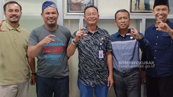 Bahas Keterbukaan Informasi Publik dan Kolaborasi, Kepala Diskominfo Kubar Kunjungi KIP Kaltim