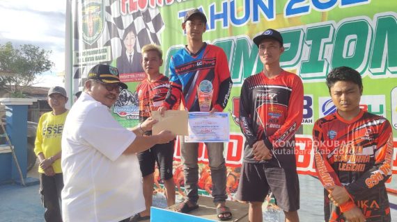 Sekretaris Daerah Kutai Barat Menutup Rangkaian Festival Danau Kelumpang