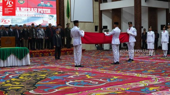 Wakil Bupati Kutai Barat Ikuti Prosesi Pelipatan Bendera Merah Putih