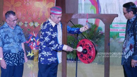 Meriahkan HUT Ke-25 Kutai Barat, Wakil Bupati Kutai Barat Resmi Membuka Festival Dahau 2024
