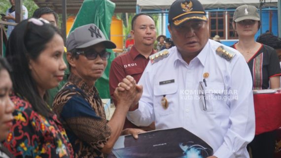 Serahkan Bantuan dan Hadiri Pelantikan BPK, Bupati Kutai Barat Kunjungan Kerja Ke Kecamatan Siluq Ngurai