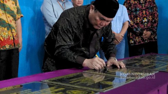 Kunker Ke Kecamatan Sekolaq Darat, Bupati Kutai Barat Hadiri Pengukuhan BPK dan Resmikan Pembangunan