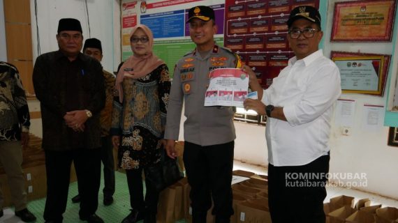 Pj Gubernur Kalimantan Timur Tinjau Kesiapan Logistik Pilkada Serentak di Kutai Barat