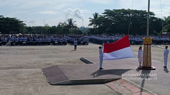 Guru Hebat, Indonesia Kuat : Pemerintah Kutai Barat Gelar Apel Peringatan HGN ke-79