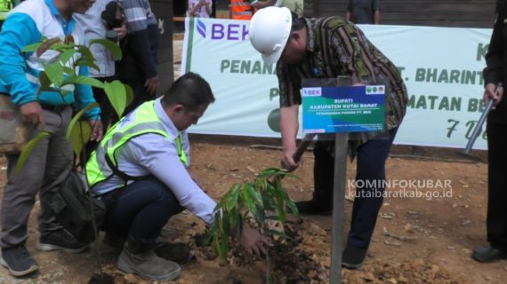 Bupati Kutai Barat Hadiri Penanaman Bersama Hutan Adat Wisata Kampung Penarong